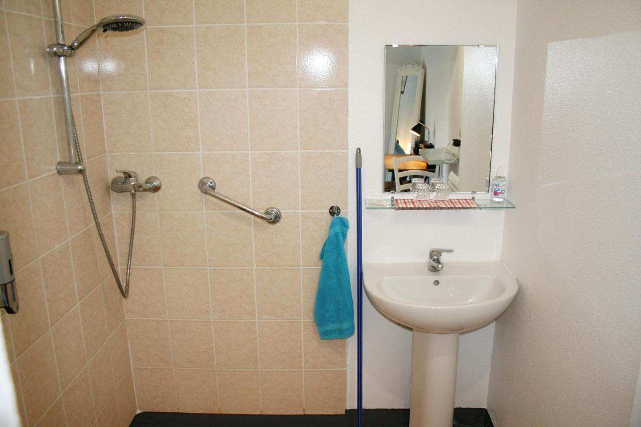 Bonabri Vacances - Chambres D'Hotes Chazelles  Eksteriør billede